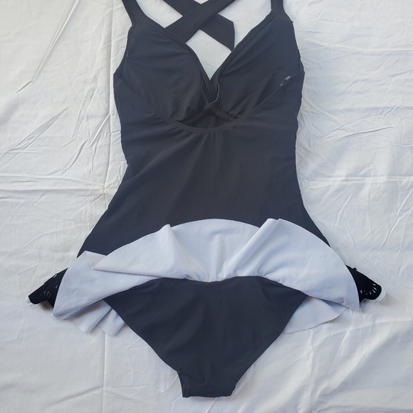 Black Rouched Bathing Suit: Profile by Gottex - Picture 3 of 5